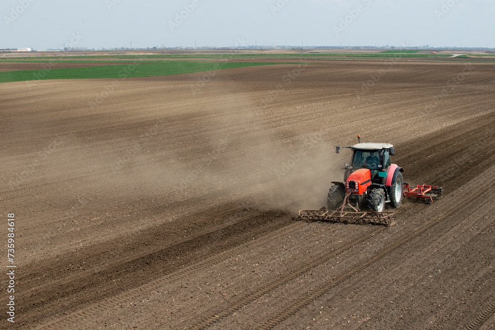 Obraz premium Tractor working in the field