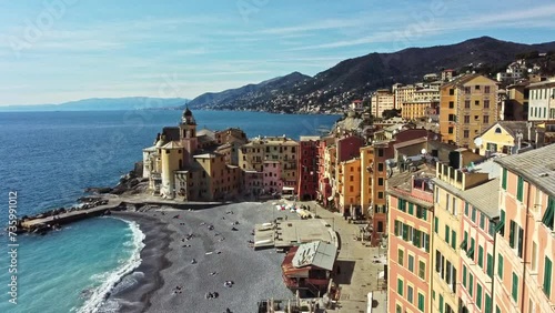 drone: vista aerea su Camogli, Genova, Italia. Veduta sul borgo marinaro, colline e mare. photo