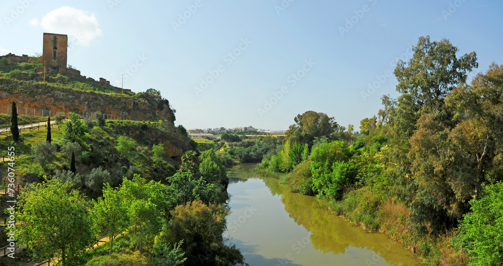 El río Guadaíra a su paso por Alcalá de Guadaíra, provincia de Sevilla, Andalucía, España