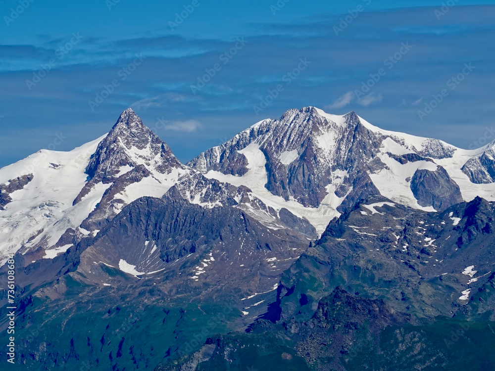 Obraz premium Paysage de montagnes avec vue sur le mont blanc, france, Savoie, Tarentaise