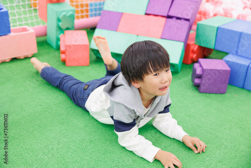 イヤイヤ期で駄々をこねる男の子