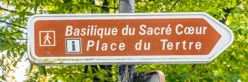 Sacred Heart basilica and Place du Tertre square sign in a street of Montmartre hill in Paris, France - obrazy, fototapety, plakaty 