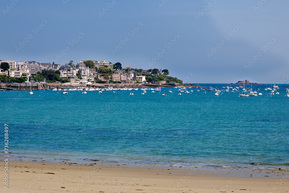Beach, town and port of Dinard, a commune in the Ille-et-Vilaine department, Brittany, northwestern France. 