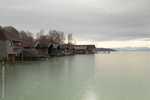 Bootshäuser am Starnberger See, Bayern, Deutschland, Langzeitbelichtung