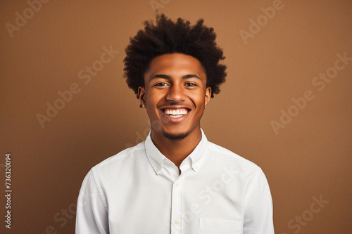 Studio portrait, 21-year-old black young man smiling © Snapic.PhotoProduct