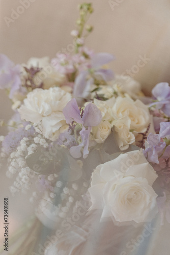 Bouquet de fleurs mauves et blanches