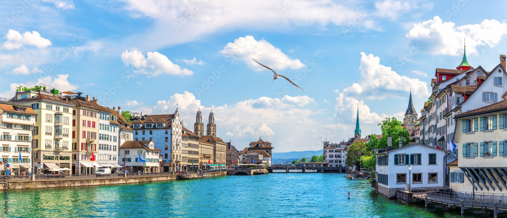 Promenade of Z rich with Grossm nster and Fraumunster churches, Switzerland