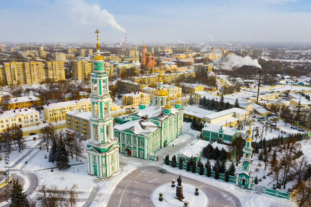 Obraz premium Winter view from a drone of the Spaso-Preobrazhensky Cathedral in the city center and residential areas in ..Tambov, Russia