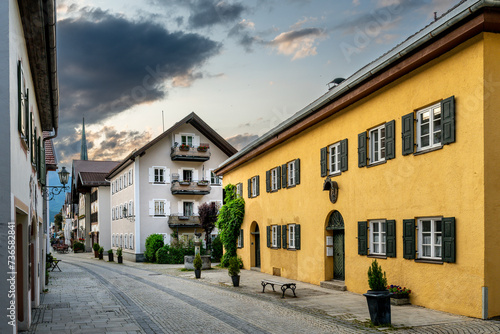 Fototapeta Naklejka Na Ścianę i Meble -  Historic buildings at the old town of Garmisch-Partenkirchen