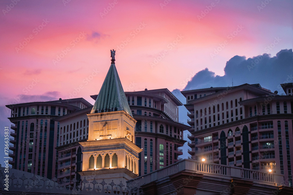 Obraz premium Tower and pink skies