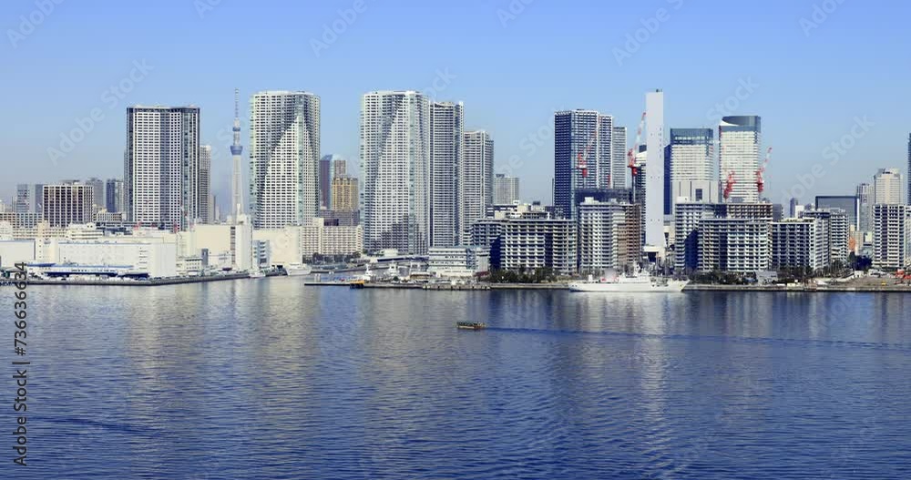 東京の湾岸エリアに建つビル群 東京の湾岸エリアに建つビル群
