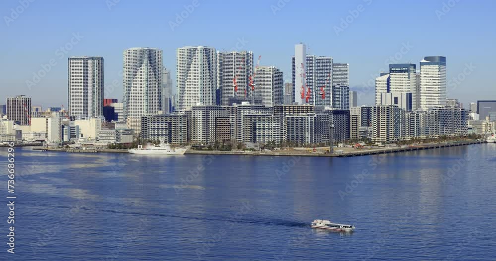 東京の湾岸エリアに建つビル群