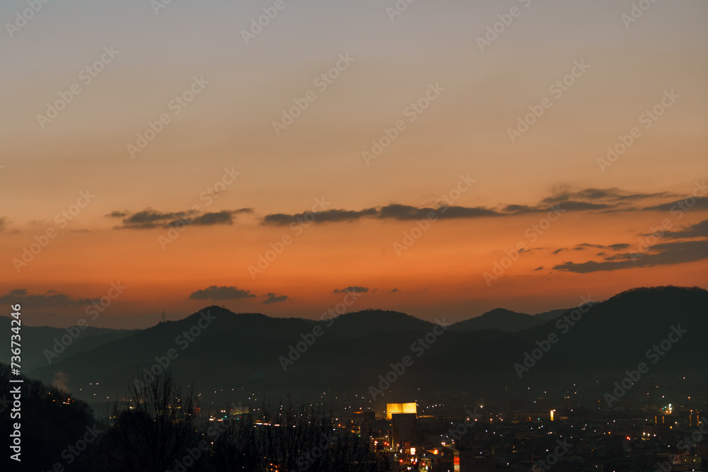 城山公園から見た朝焼けのパノラマ情景
