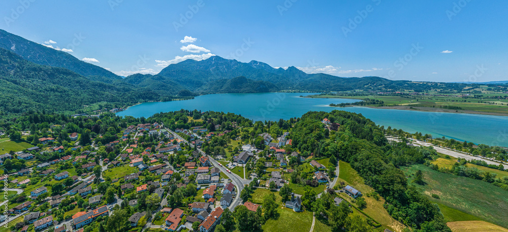 Panoramablick auf Kochel am See in der Region Tölzer Land am bayerischen Alpenrand