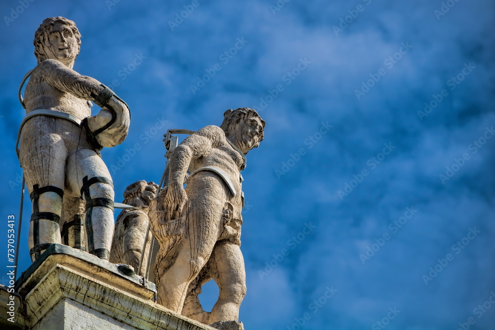 vicenza, italien - statuen an der basilica palladiana