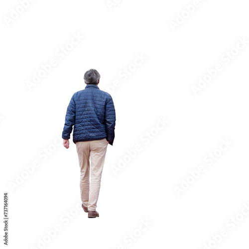 Homme vu de dos qui marche tranquillement, il a la main droite dans la poche de son pantalon, il porte une doudoune bleue claire et un pantalon beige clair  photo