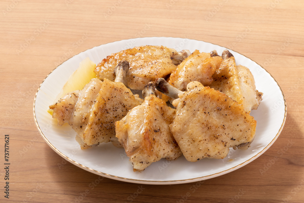 骨付きチキンの塩焼き(手羽先の下処理済み) 骨付きチキンの塩焼き(手羽先の下処理済み)