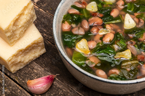 Photos Escarole and pinto beans soup with fried garlic in bowl