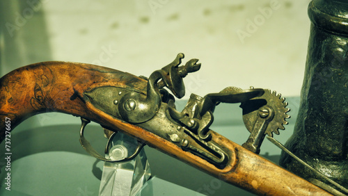 Tableau sur toile 17th century ancient flintlock musket  on wooden deck