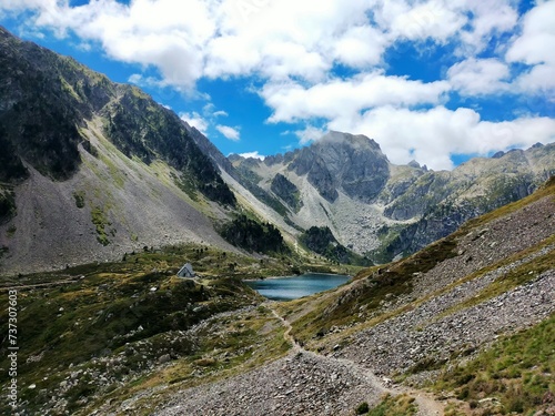 LAGO EN LA MONTAÑA photo