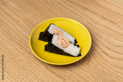 Onigiri Saumon photo