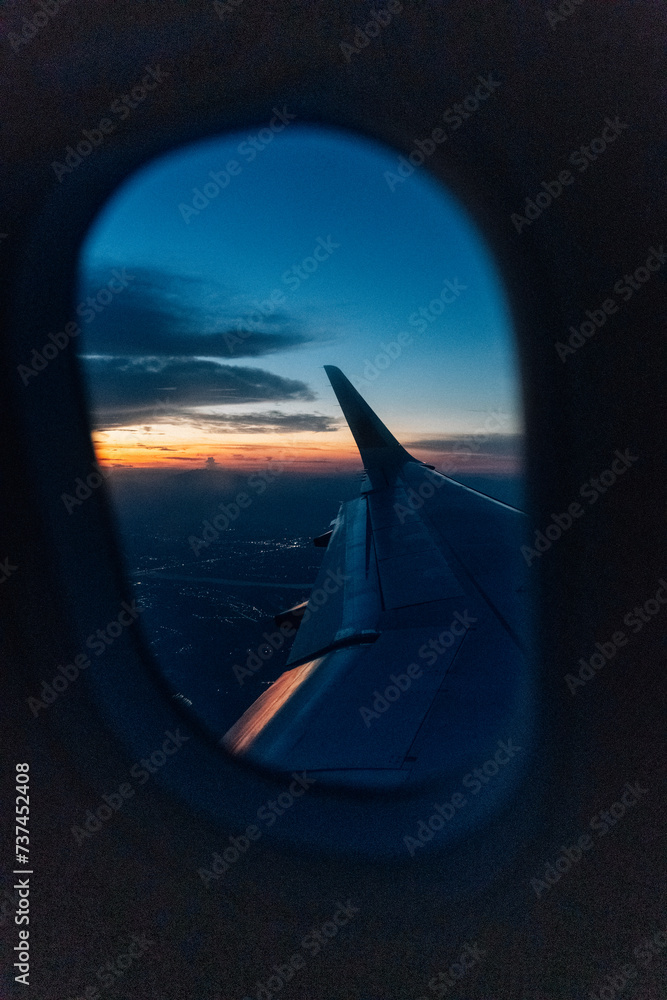 Fototapeta premium Flight in the sunset 