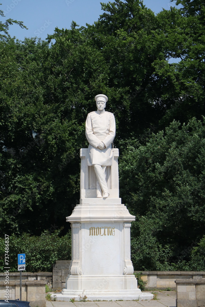 Obraz premium Helmuth von Moltke monument at the Großer Stern in Berlin, Germany