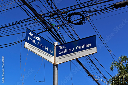 Obraz na płótnie Street sign and electrical wires in Ribeirao Preto, Sao Paulo, Brazil w salonie