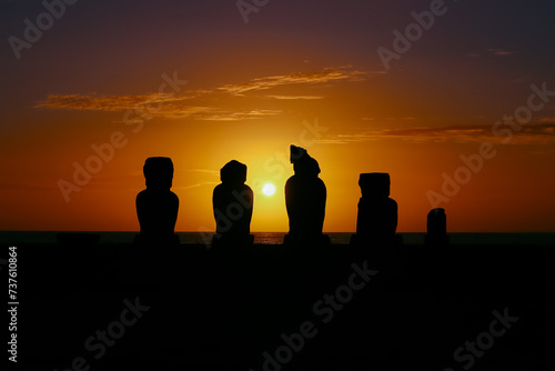 Ahu Tahai en Rapa Nui al atardecer. Complejo ceremonial con Moai en Isla de Pascua photo