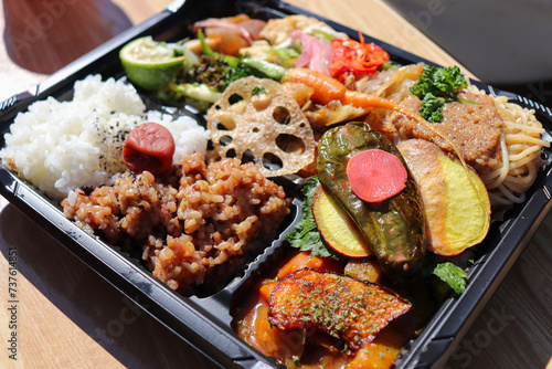 ピクニックのランチ、日本の弁当、ランチボックス