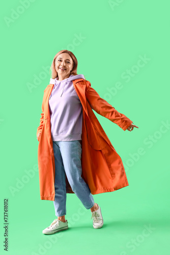 Mature woman in lilac hoodi...