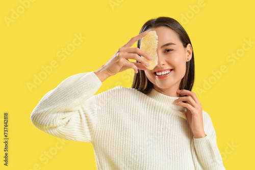 Smiling young woman with po...
