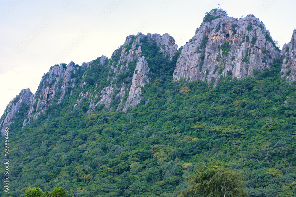 ワットカオノー山とカオケーオ山　ナコンサワン・タイ　วัดเขาหน่อ　Nakhon Sawan, Thailand
