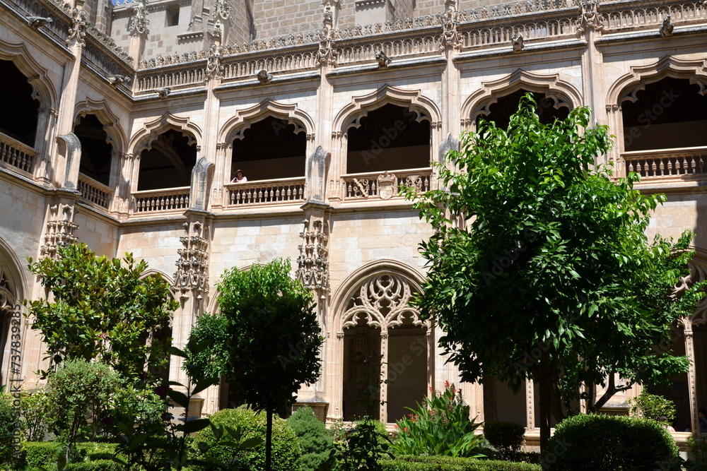 Tolède, Espagne, 21 juillet 2015 : Cloître et jardin du monastère de Saint-Jean-des-Rois à Tolède