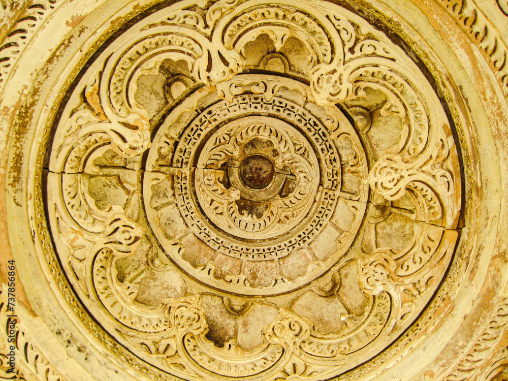 Obraz premium kHAJURAHO INDIA MADYHA PRADESH Khajuraho Group of Monuments are a group of Hindu and Jain temples famous for their nagara-style architectural symbolism and a few erotic sculptures the serene landscap