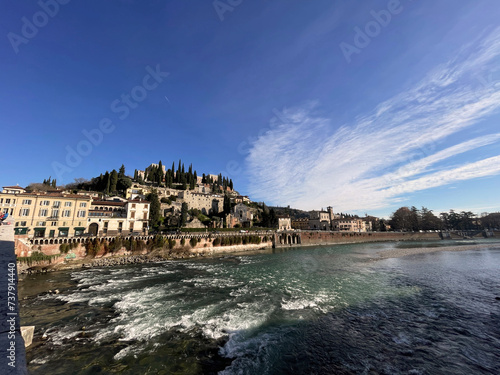 Vista panorámica del río Adige de Verona desde el antiguo Puente de Piedra romano. Italia photo