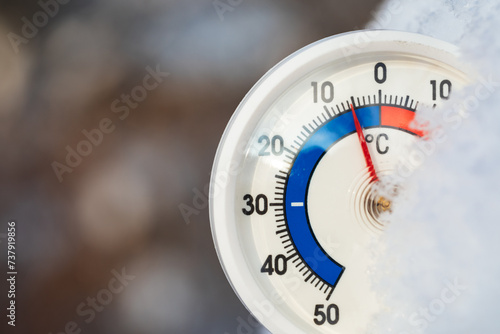 Tableau sur toile Outdoor thermometer shows sub-zero temperature