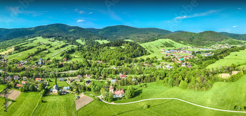 Lot nad Łabową wiosną. Piękne widoki. © rogozinski