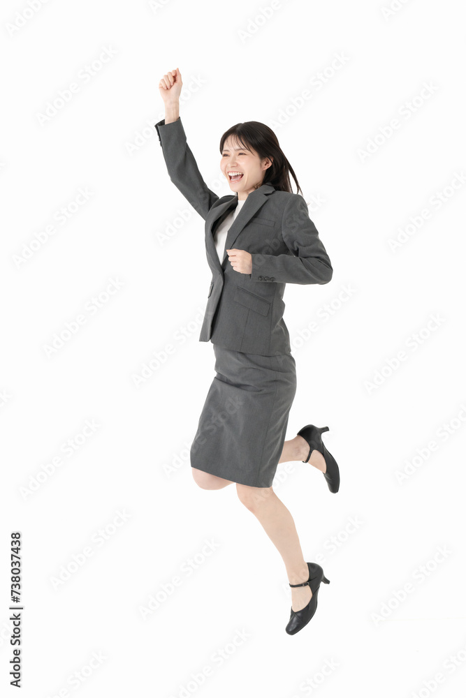ジャンプするビジネスウーマン