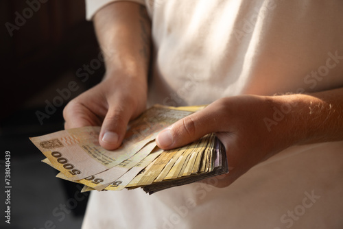 Cuadro en lienzo Sri Lankan rupees in mans hand counting of different denominations
