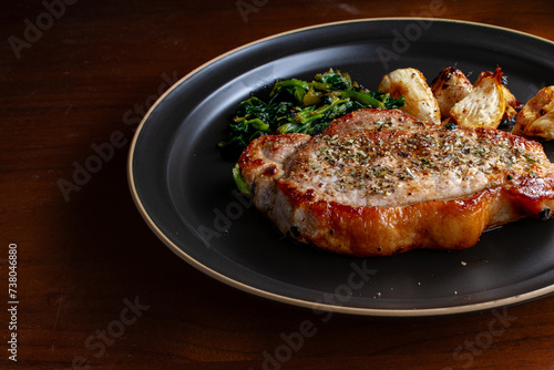 ポークソテー　ステーキ　ガーリック　俯瞰