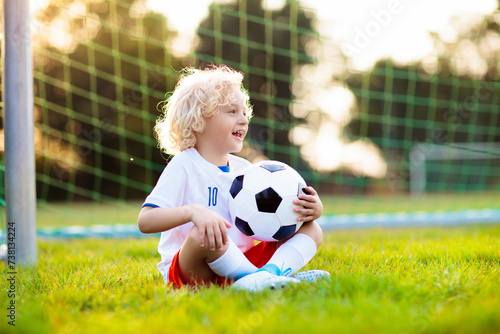 England football fan kids. Children play soccer. © famveldman