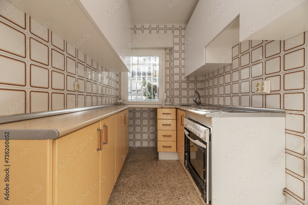 Fototapeta premium Old kitchen that needs a complete renovation of furniture and tiles