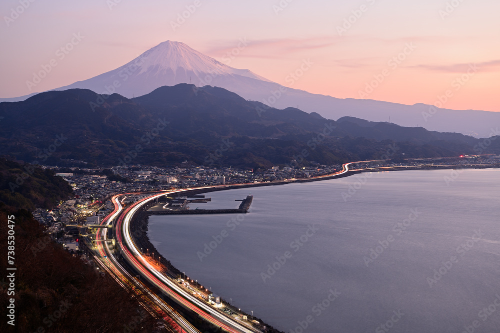 薩捶峠から見る朝日に染まる富士山