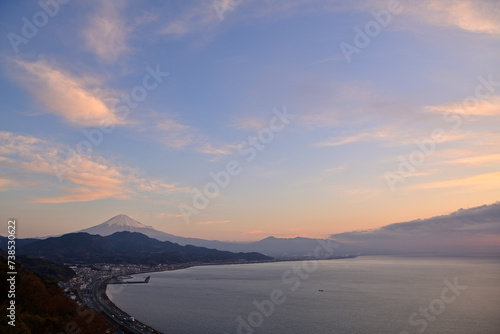 薩捶峠から見る朝日に染まる富士山
