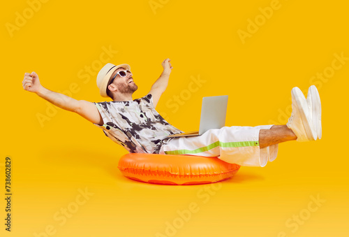 Konstfotografi Happy businessman entrepreneur worker finishes remote work on computer on summer holiday trip vacation