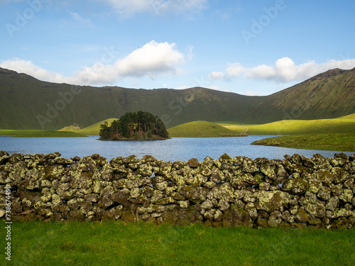 Obraz na płótnie Stone wall by the lake in Caldeirão do Corvo w salonie