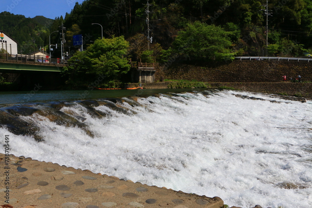 川