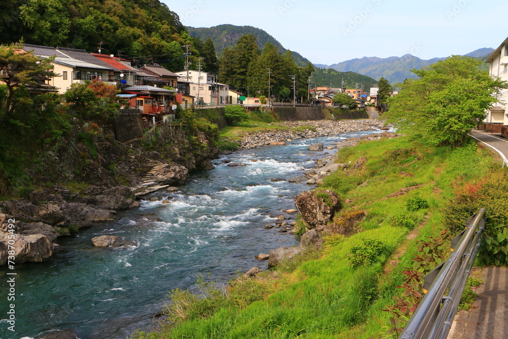 川