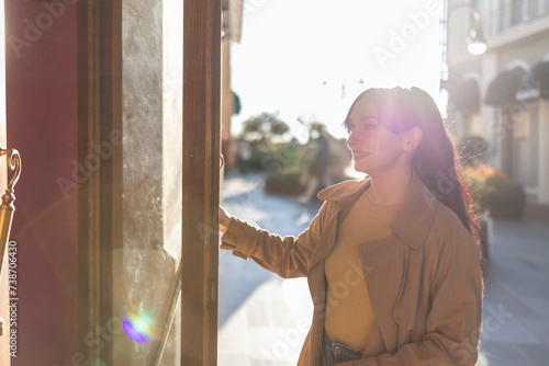 Εκτύπωση καμβά woman entering clothing store to buy in evening light